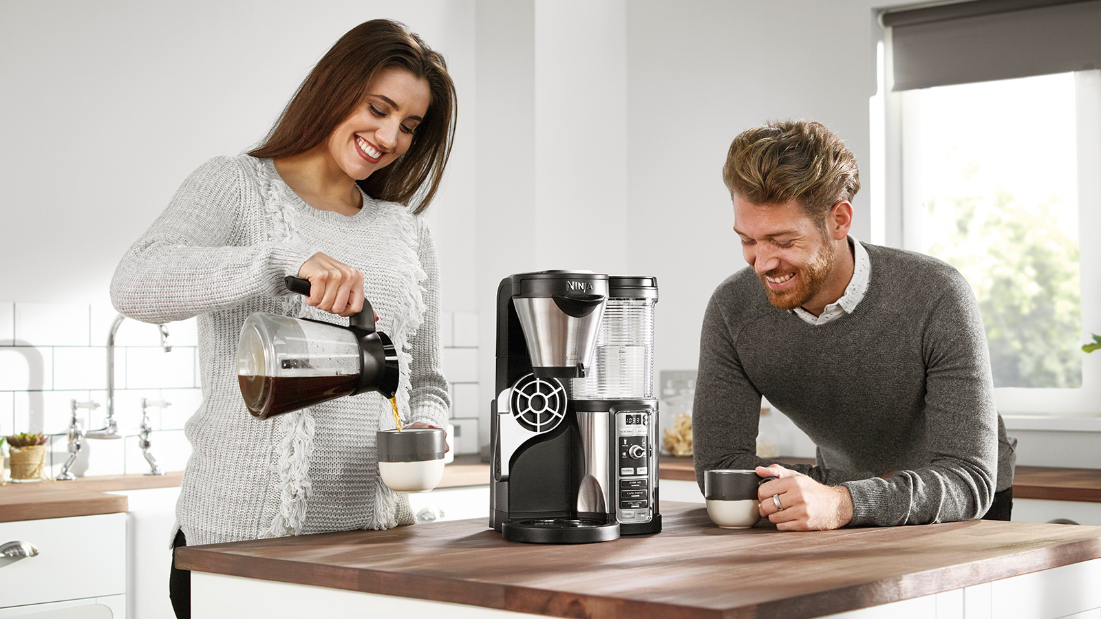Ninja coffee brewer with auto iq top